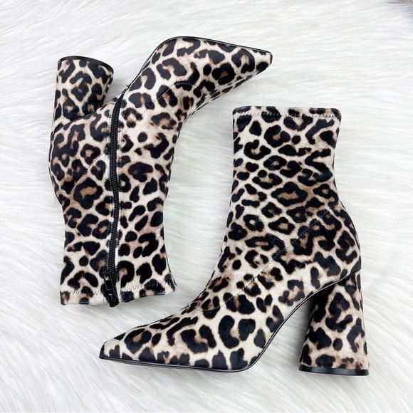New Steve Madden Valyant Pointed Toe Booties in Leopard Velvet - Picture 2 of 11